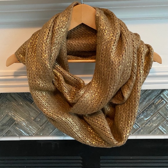 Lane Bryant Accessories - 🍁 SOFT Chunky KNIT Metallic GOLD Eternity SCARF